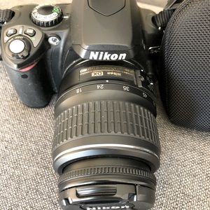Nikon D40 DSLR Camera with Zoom Lens